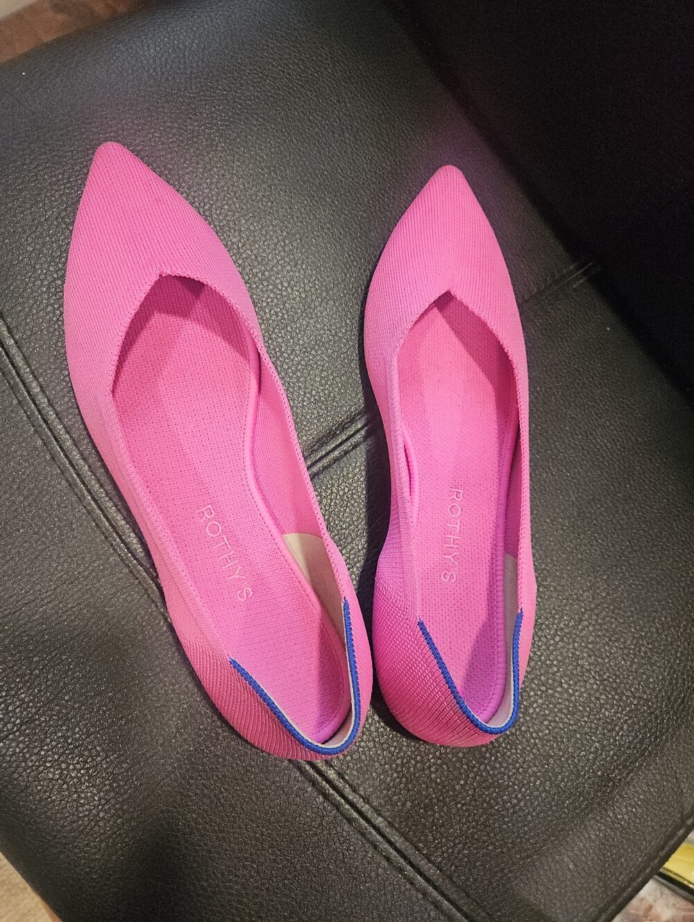 Rothys The Point Dragon Fruit Hot Pink Pointed Toe Flats Womens Size 10.5 Comfy.
